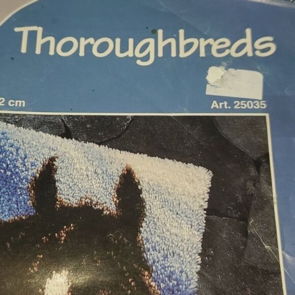 J&P Coats Thoroughbreds Latchhook Sz. 27" x 40" - Picture 3 of 10